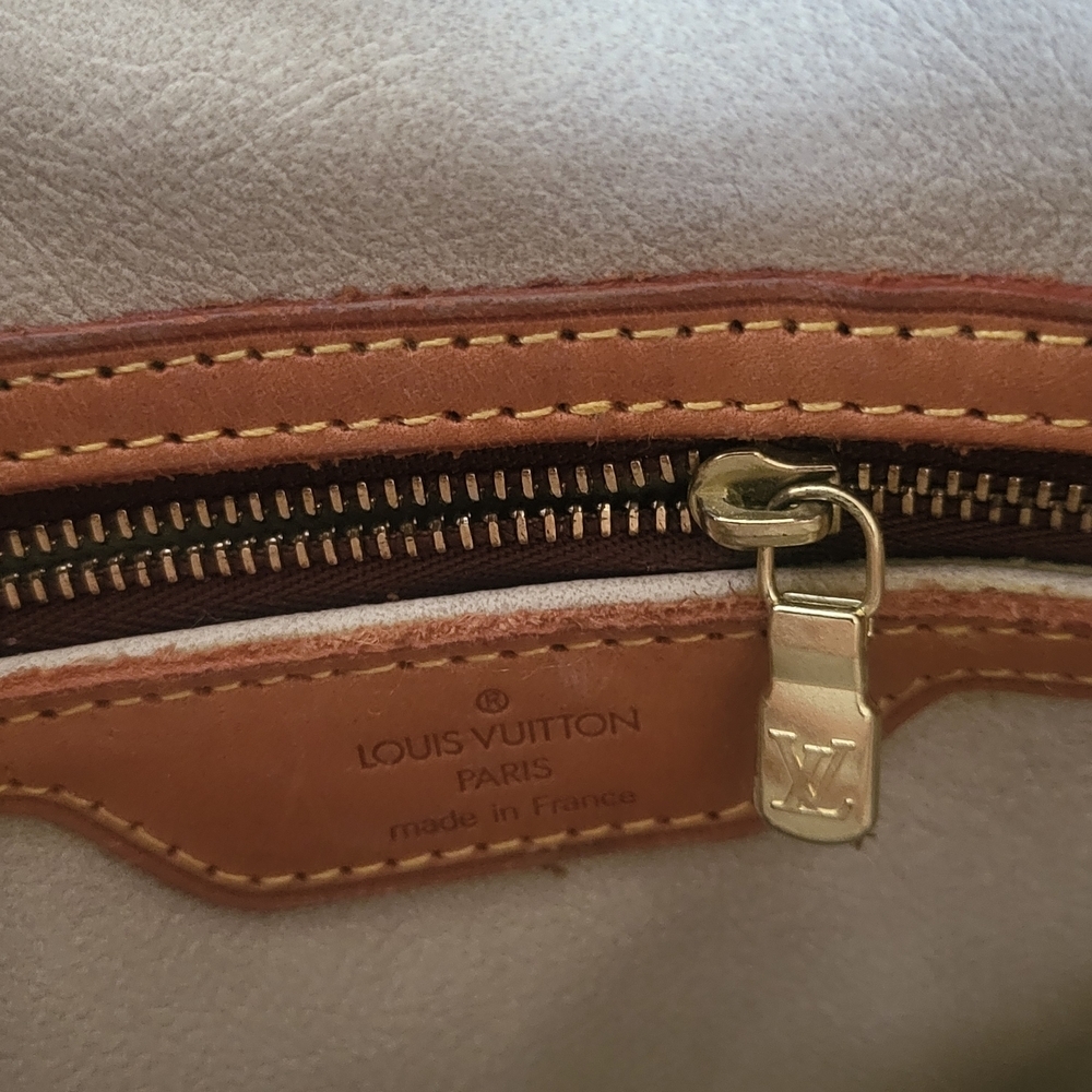 LOUIS VUITTON Monogram Bucket PM Shoulder Bag M42238..Authentic!!! - Picture 8 of 16